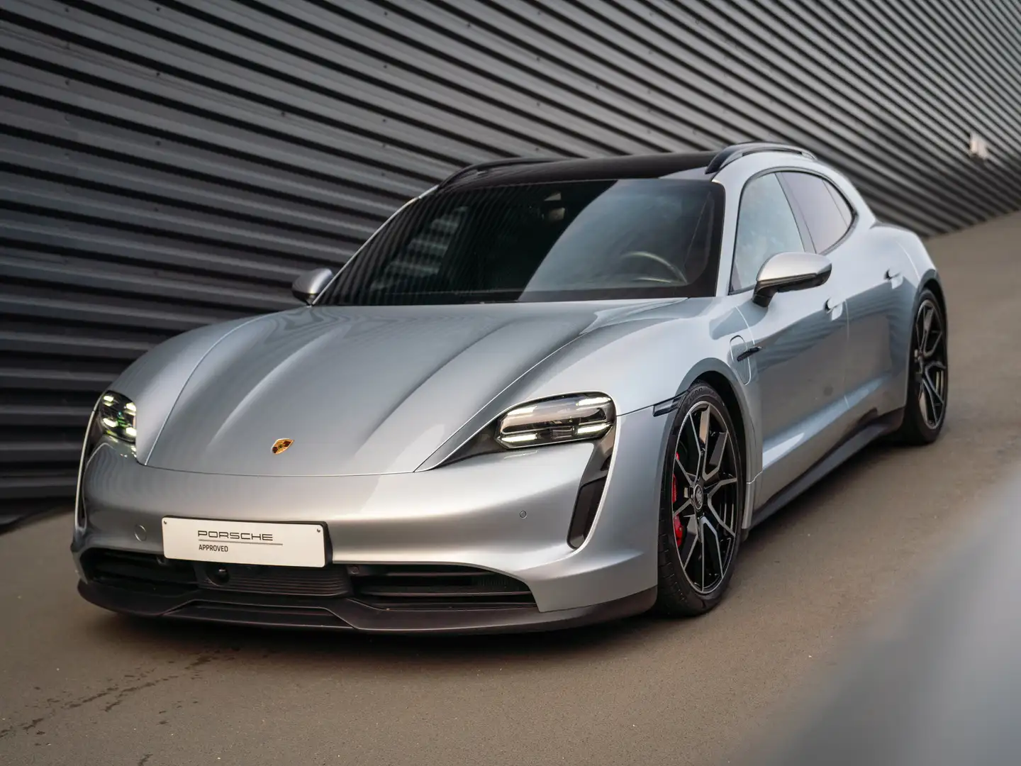 Porsche Taycan 4S Sport Turismo Argent - 1