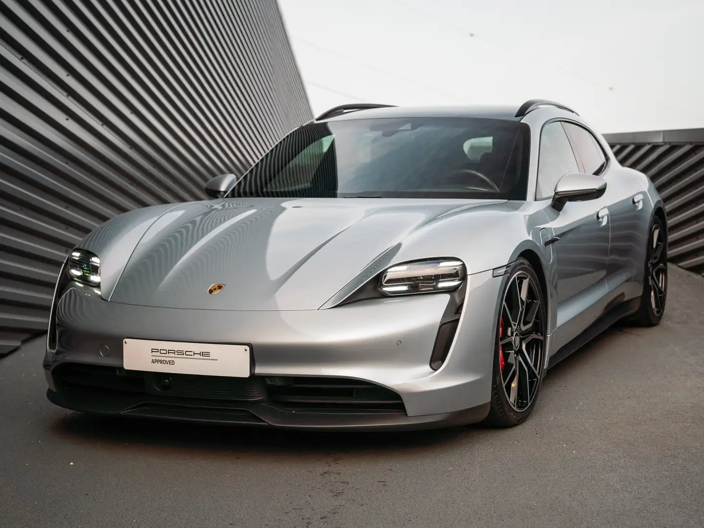 Porsche Taycan 4S Sport Turismo Argent - 2