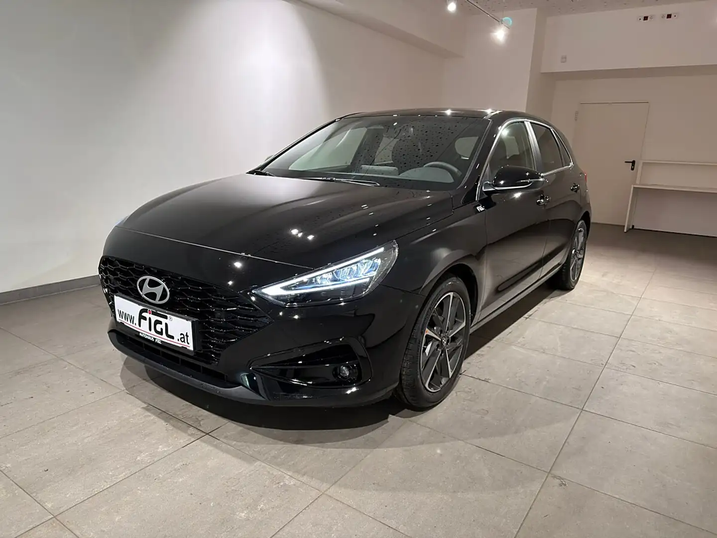 Hyundai i30 1,6 TGDI Comfort Line DCT Schwarz - 1