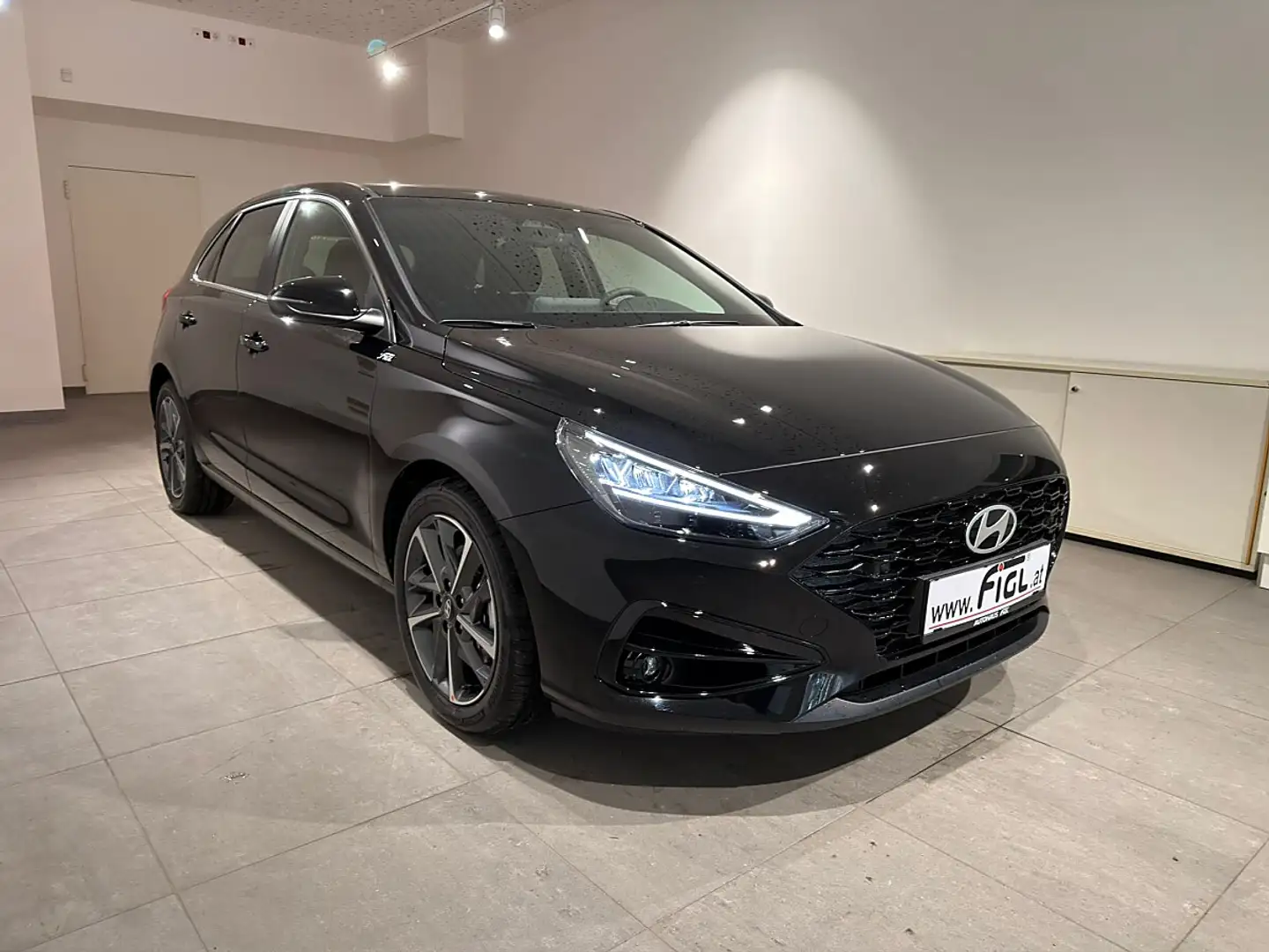 Hyundai i30 1,6 TGDI Comfort Line DCT Schwarz - 2