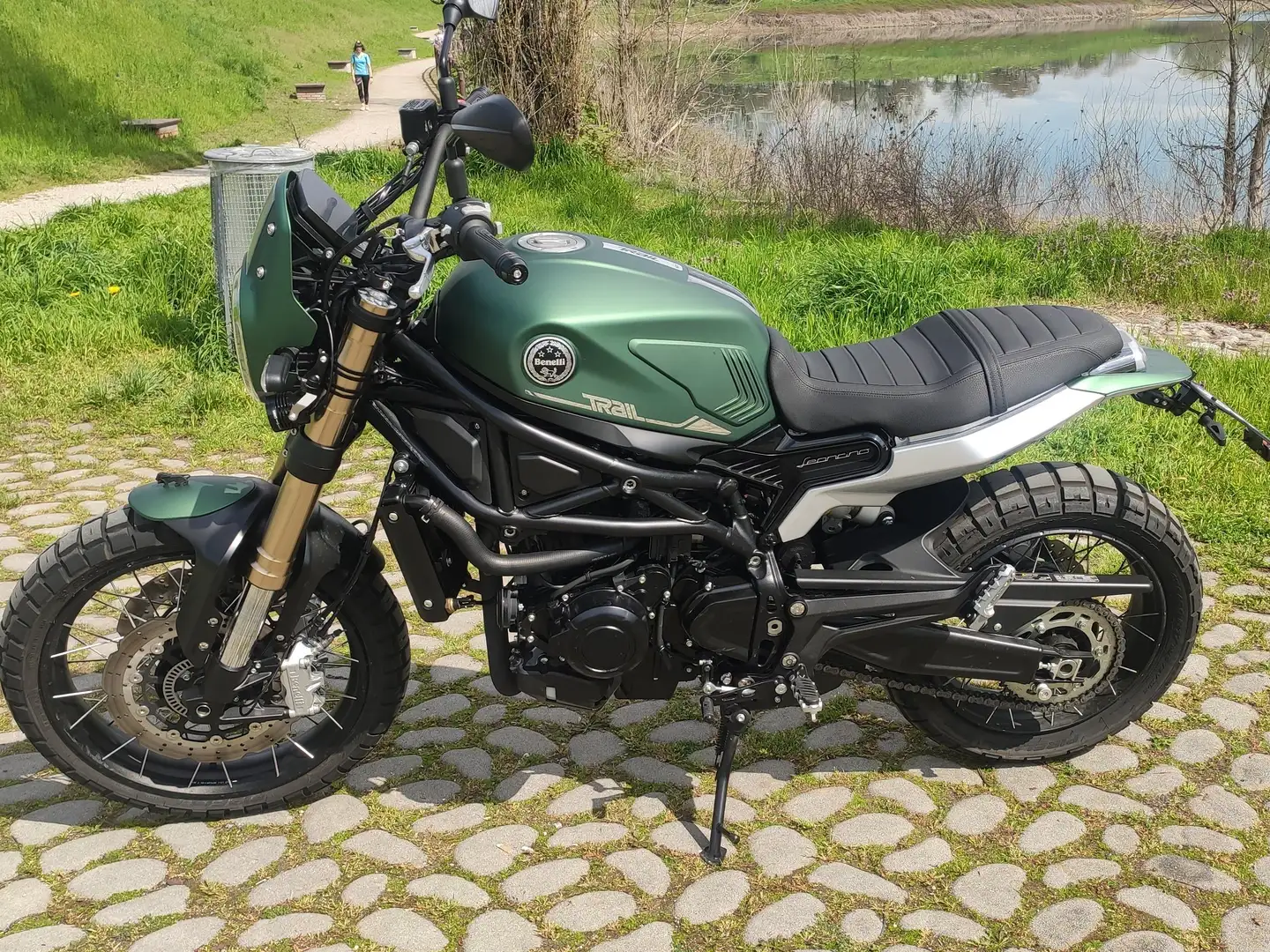 Benelli Leoncino 800 Trail zelena - 1