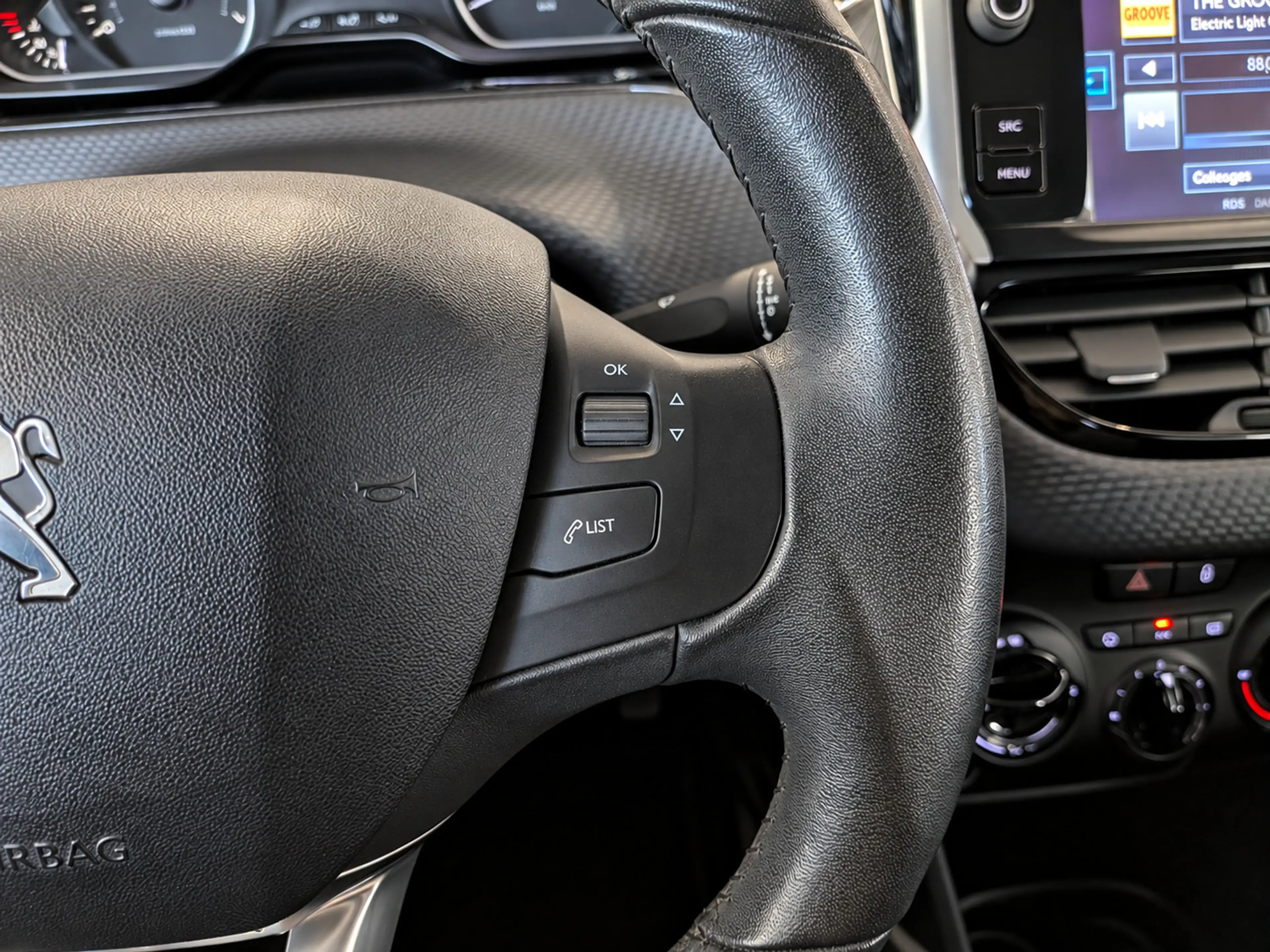 Peugeot 2008 1.2 PureTech Blue Lion Panoramadak, Airco, Cruise — photo 13