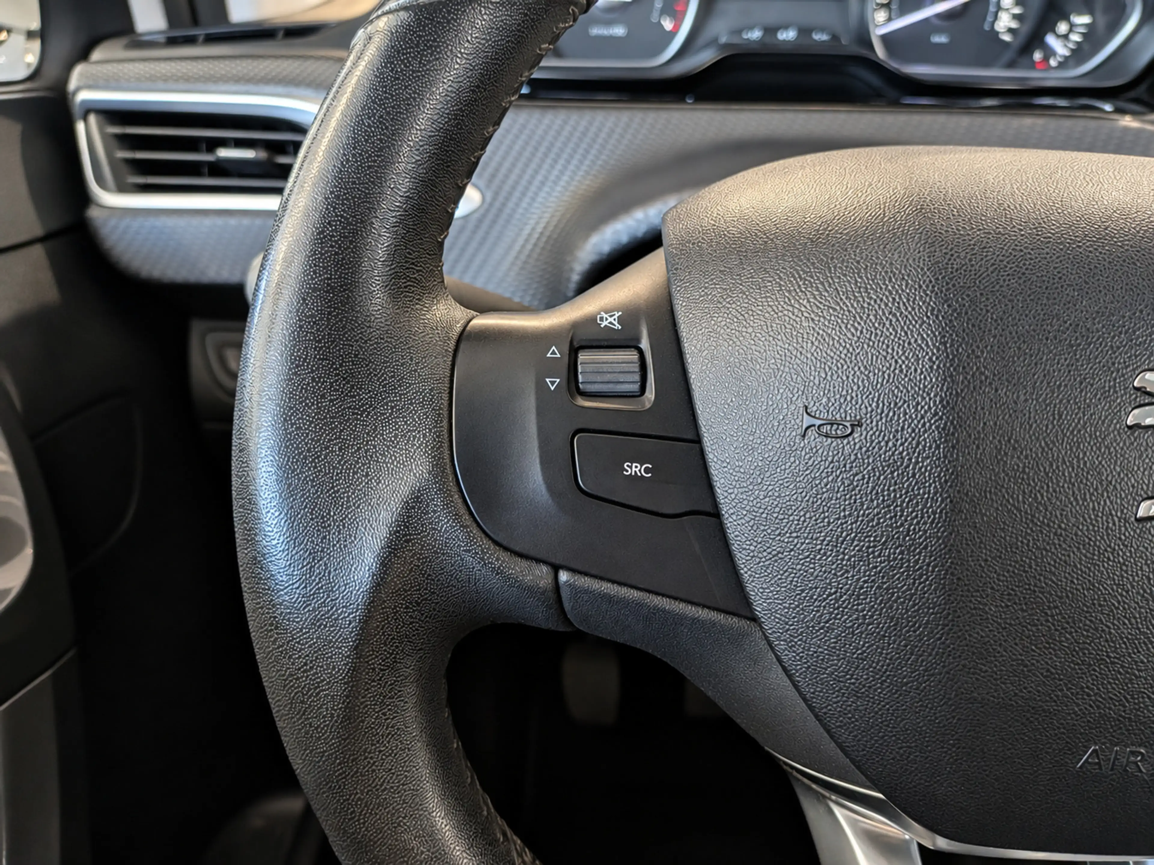 Peugeot 2008 1.2 PureTech Blue Lion Panoramadak, Airco, Cruise — photo 12