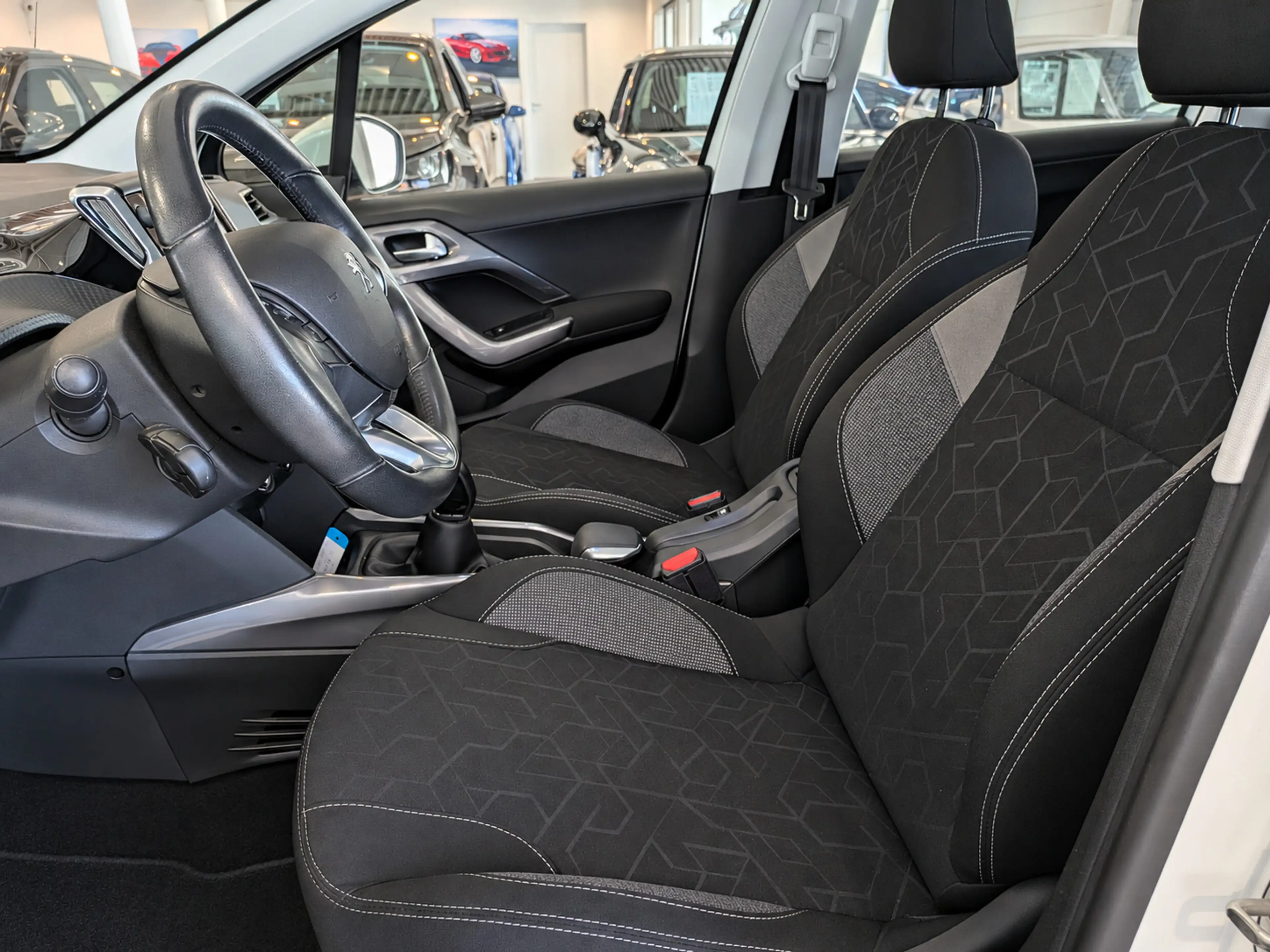 Peugeot 2008 1.2 PureTech Blue Lion Panoramadak, Airco, Cruise — photo 6