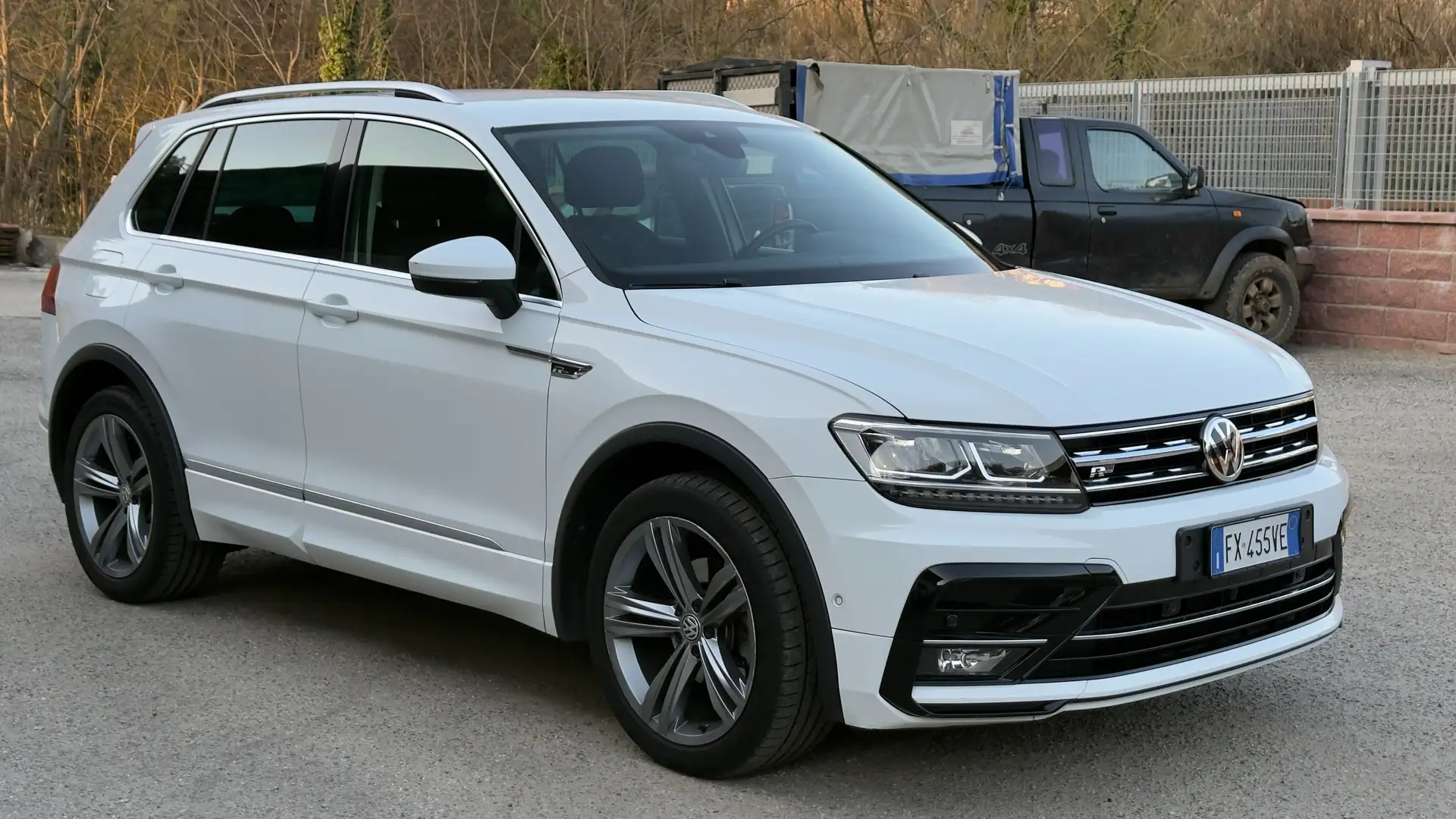 Volkswagen Tiguan VW Tiguan 2.0 tdi Advanced R-Line 150cv DSG Bianco - 1