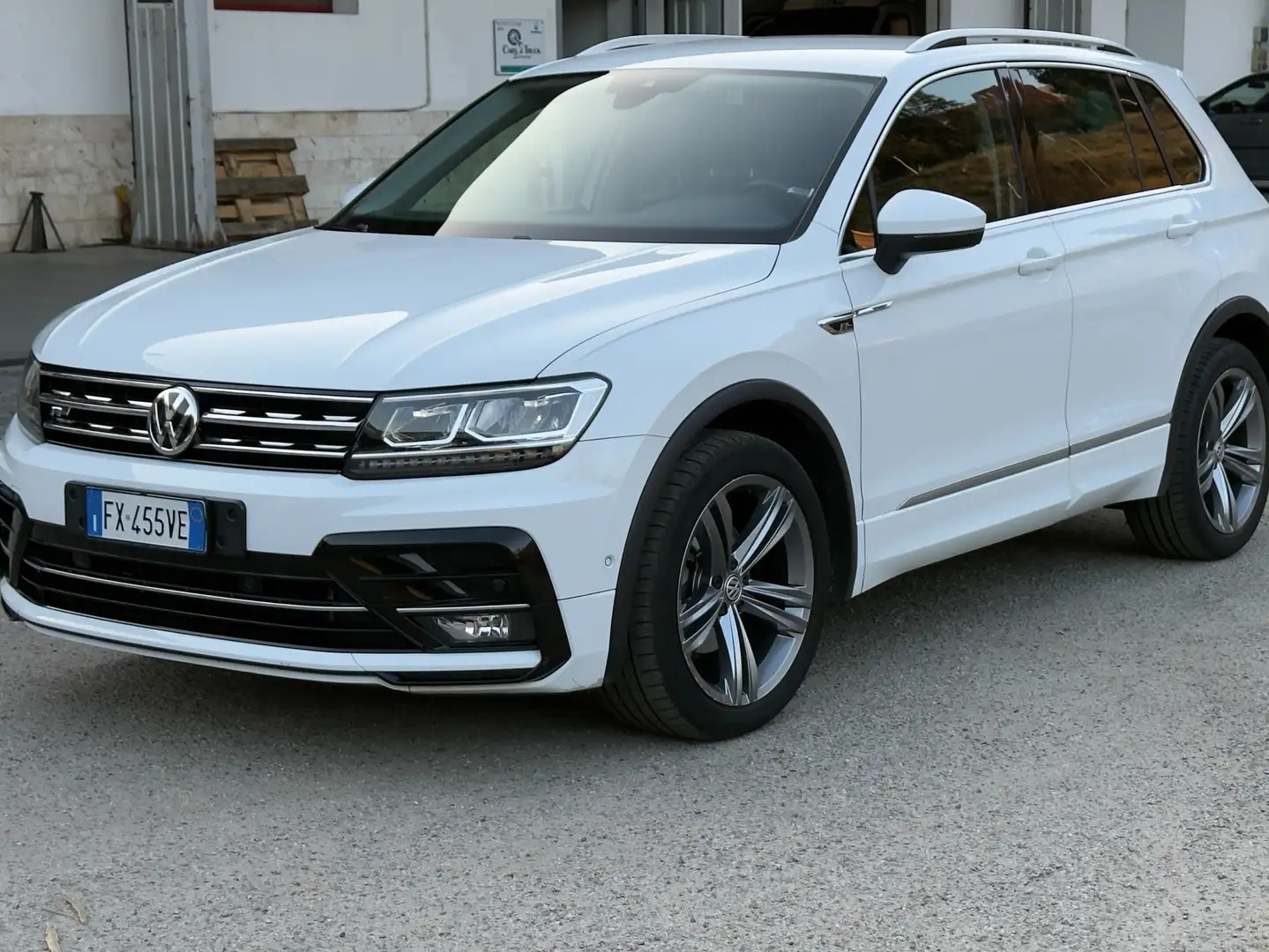 Volkswagen Tiguan VW Tiguan 2.0 tdi Advanced R-Line 150cv DSG Bianco - 2