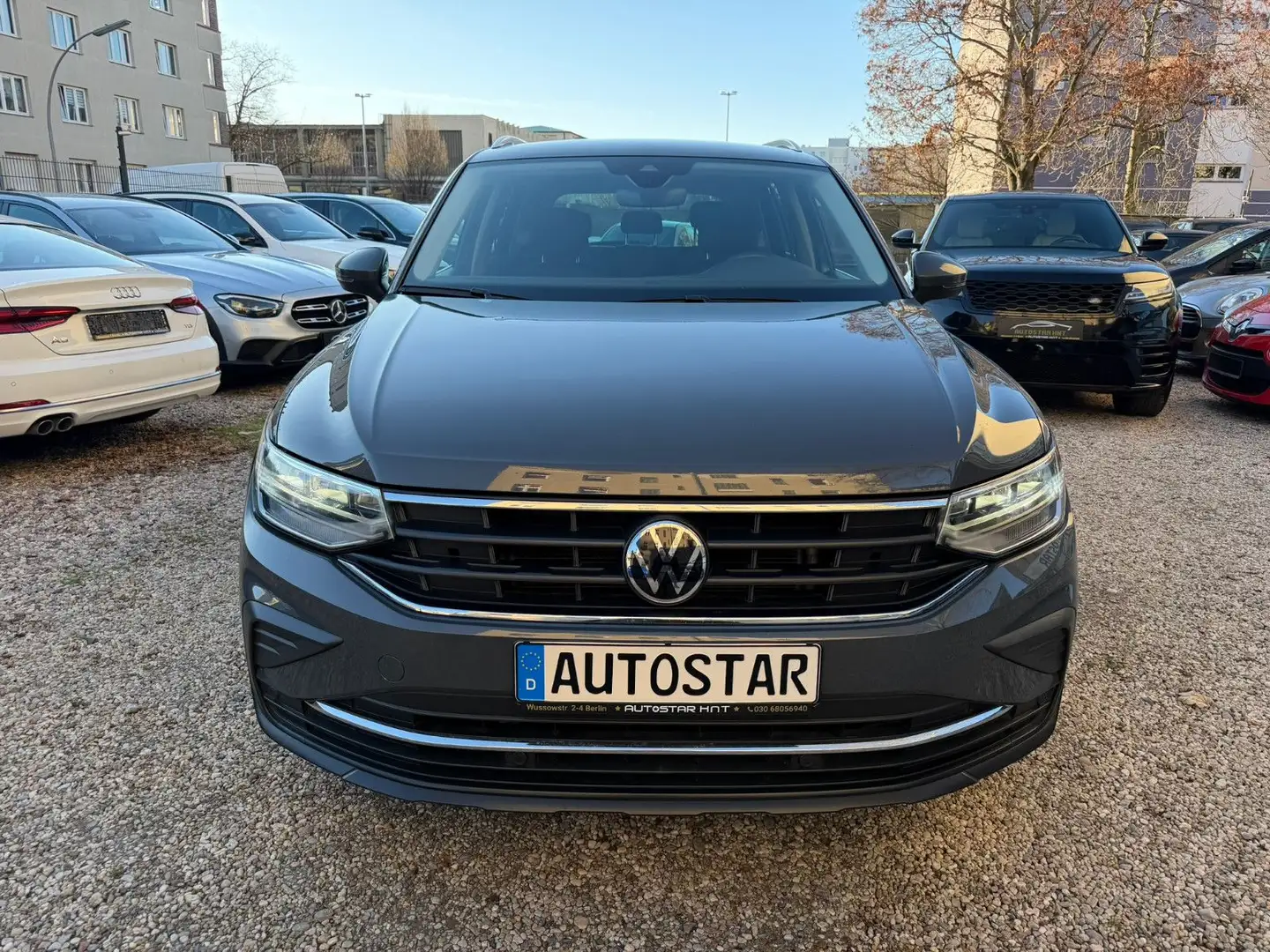 Volkswagen Tiguan 2.0 TDI SCR DSG*Euro6*Navi*Top Grau - 2