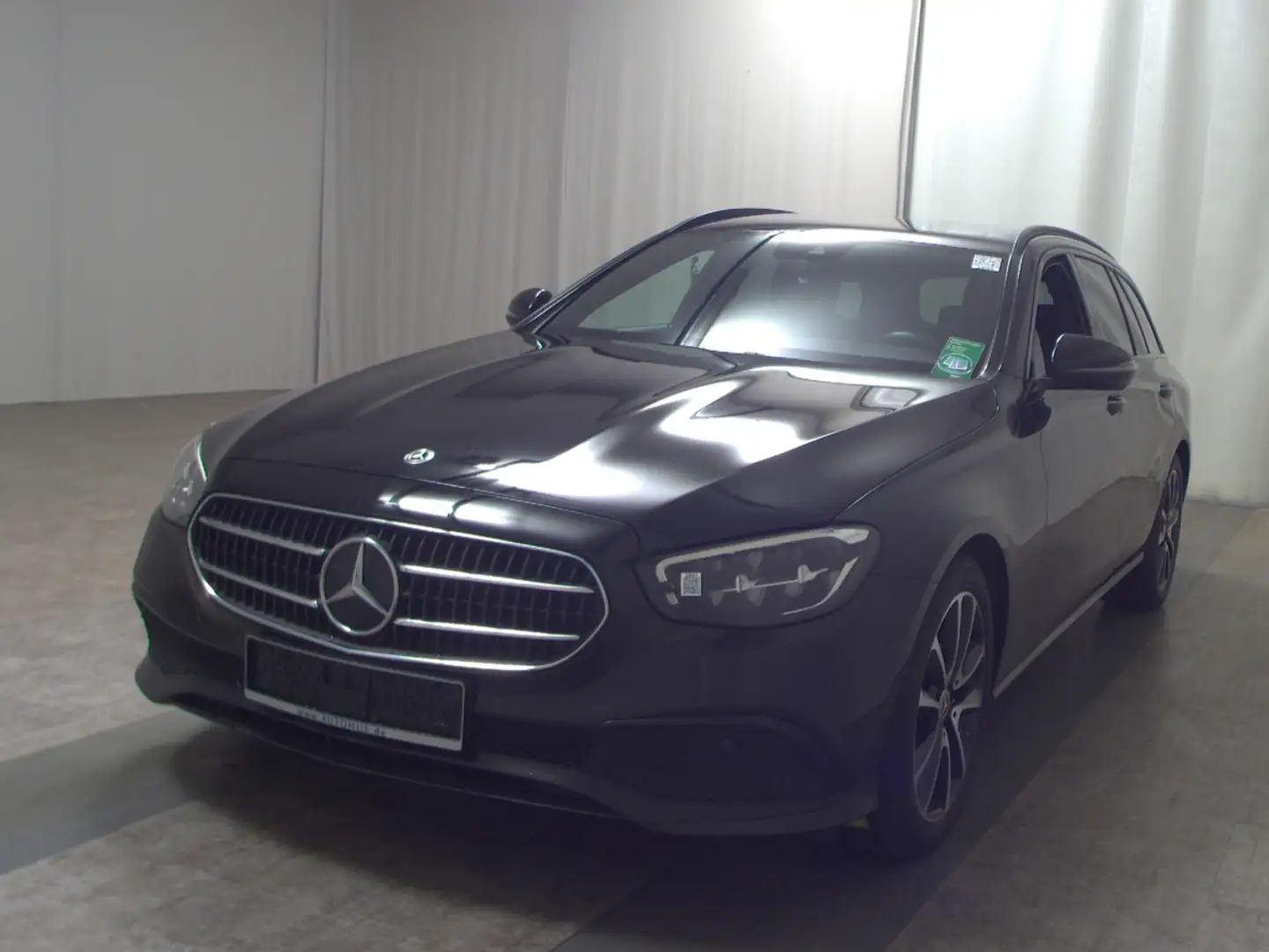 Mercedes-Benz E 220 T d 4M Avantgarde Night Nav Widescreen LED Noir - 2
