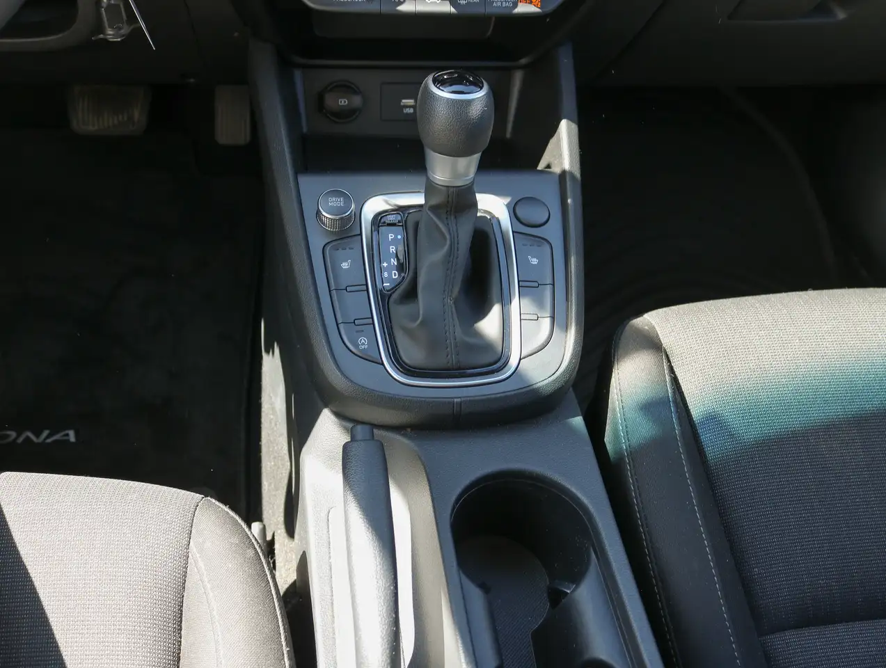 Hyundai KONA снимка Hyundai KONA