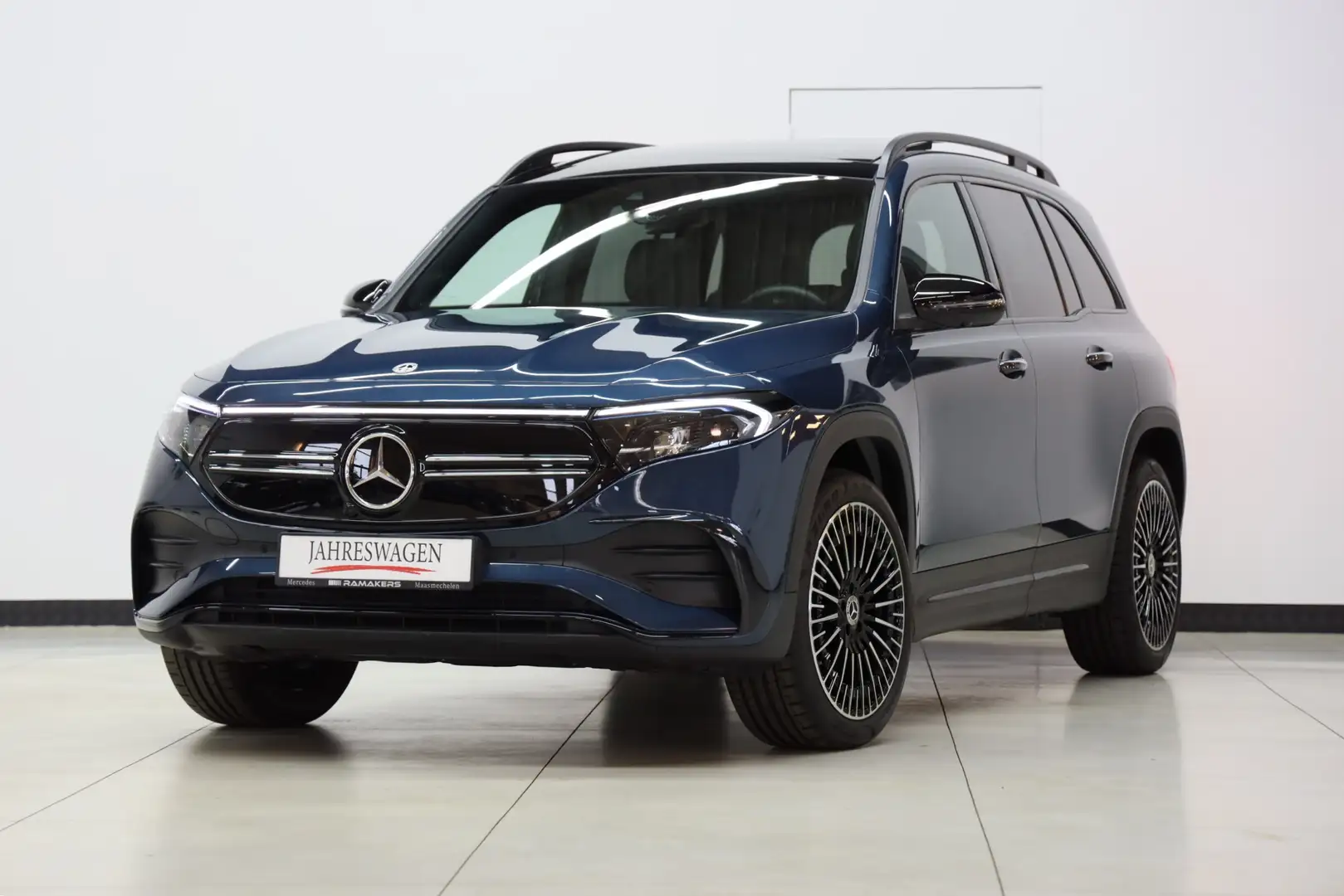 Mercedes-Benz EQB 350 4M AMG Night 20" PANO Memory Distronic Burmester Kék - 1