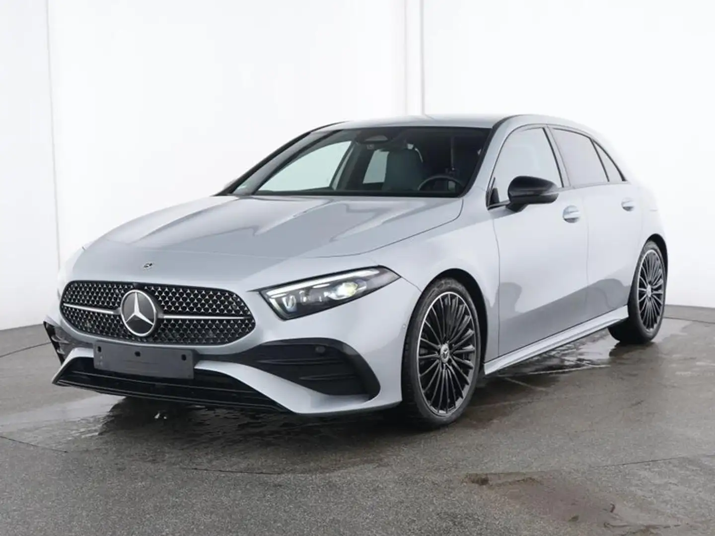 Mercedes-Benz A 250 4Matic AMG Line Advanced Plus Argintiu - 1