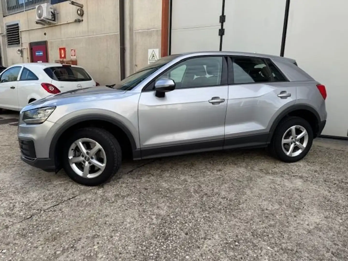 Audi Q2 1.6 tdi Business s-tronic Grigio - 2