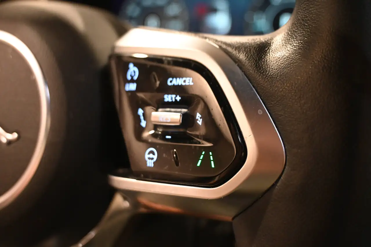 Jaguar F-Pace 2.0 D165 NEW MODEL / NOUVEAU MODELE / BLACK EDITION / R-SPORT / CAMERA, миниатюра 18