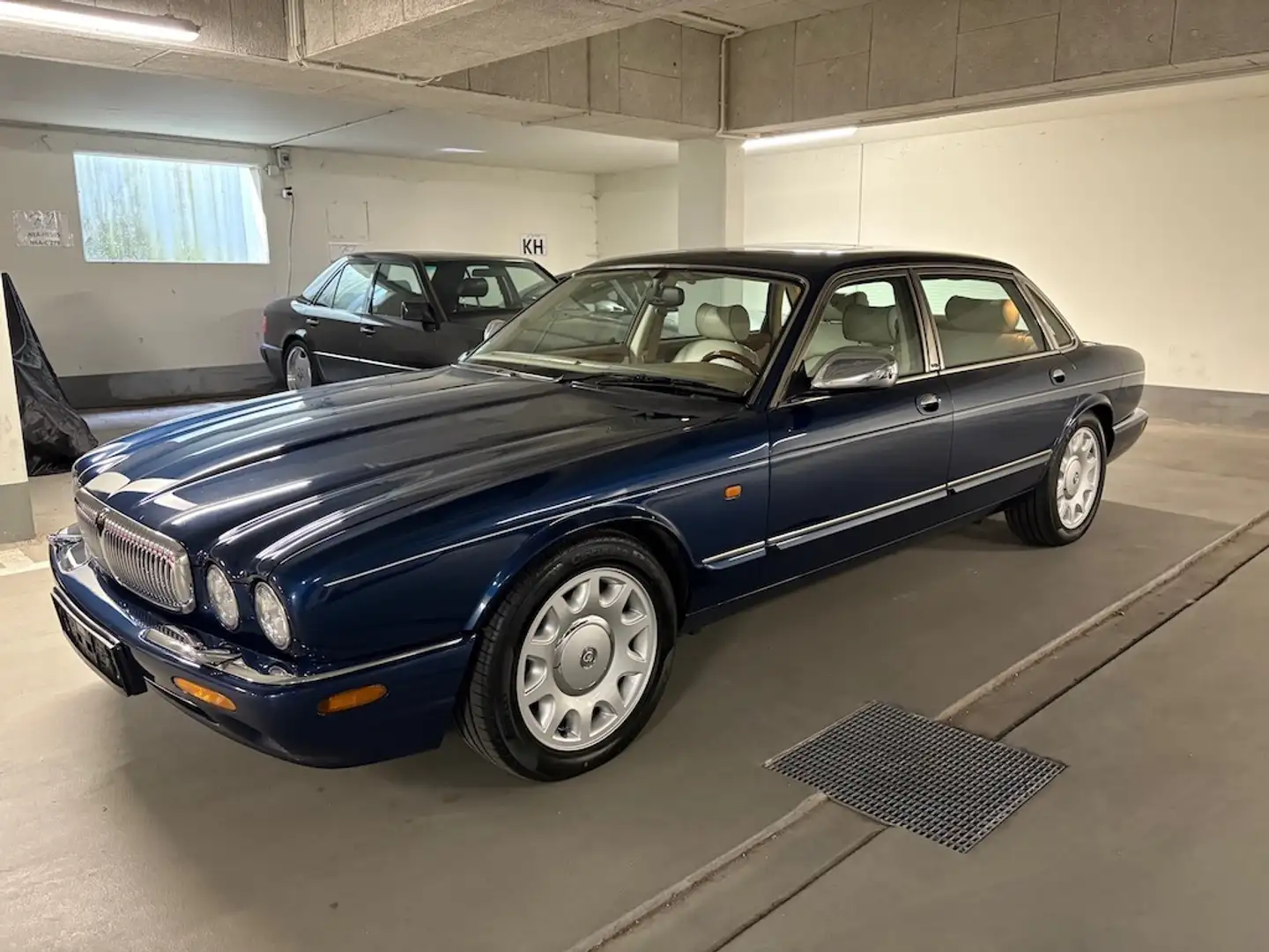 Jaguar Daimler X308 Super V8 LWB**ALLE SERVICES**2.HD** Bleu - 1