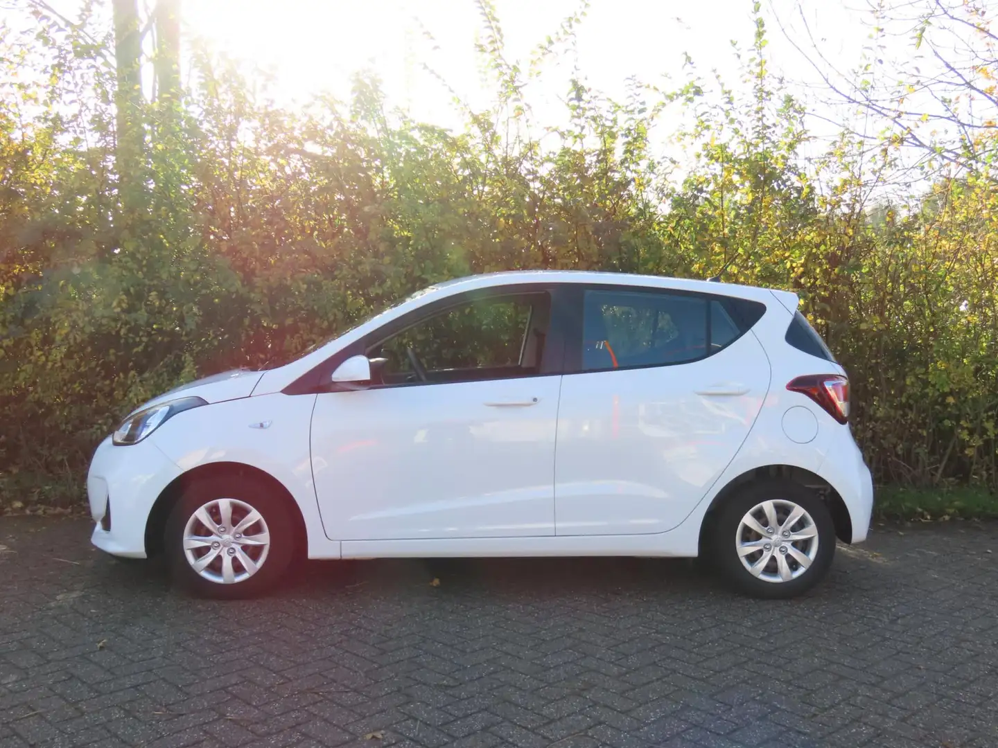 Hyundai i10 1.0i Comfort *Cruise *Trekhaak Wit - 2