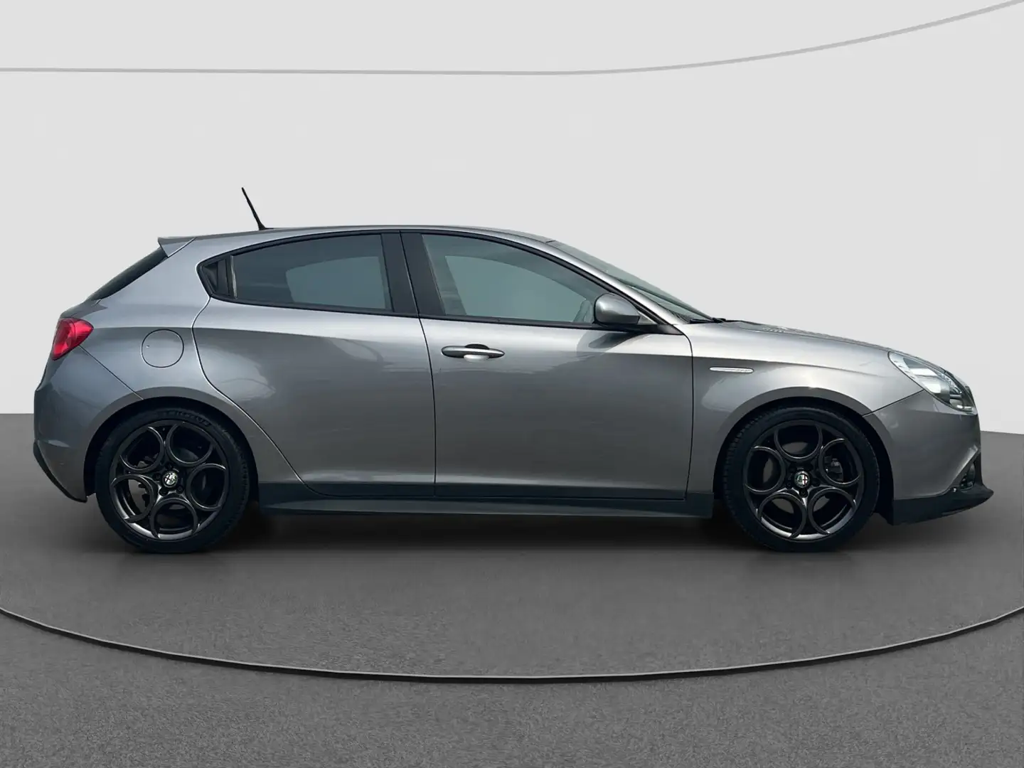 Alfa Romeo Giulietta 1.4 Turbo MultiAir | QV look Stoel & Skirts | Navi Grijs - 2