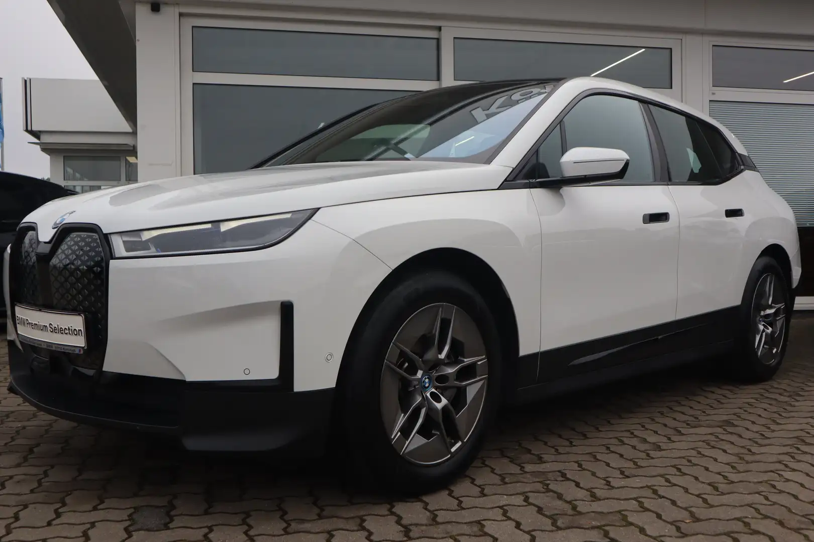 BMW iX xDrive50 B&W/DAB/Aktivlenkung/AHK/Laser/Luft Weiß - 1