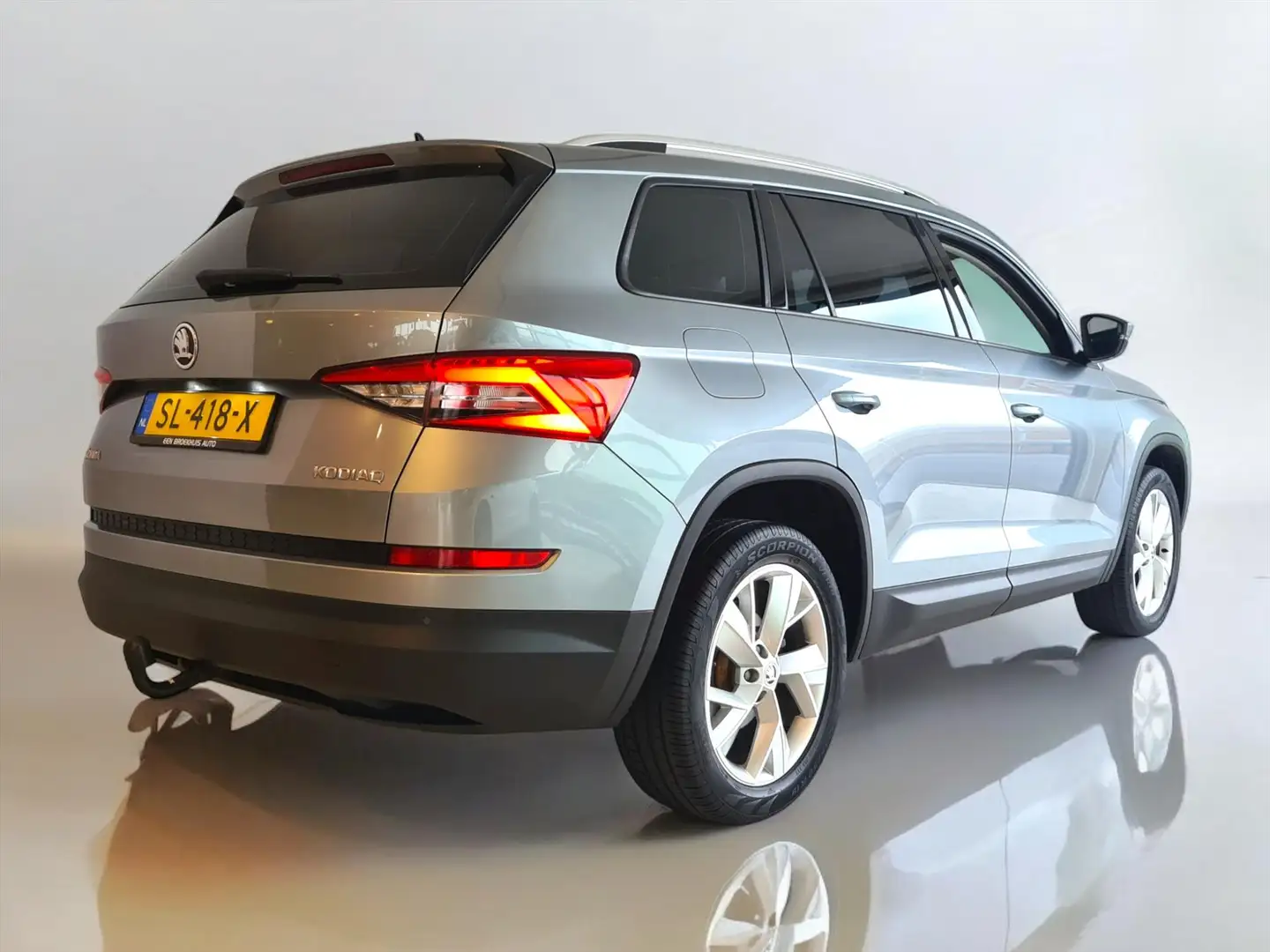 Skoda Kodiaq 1.4 TSI Greentech ACT 150pk Ambition Business AUTO Grau - 2