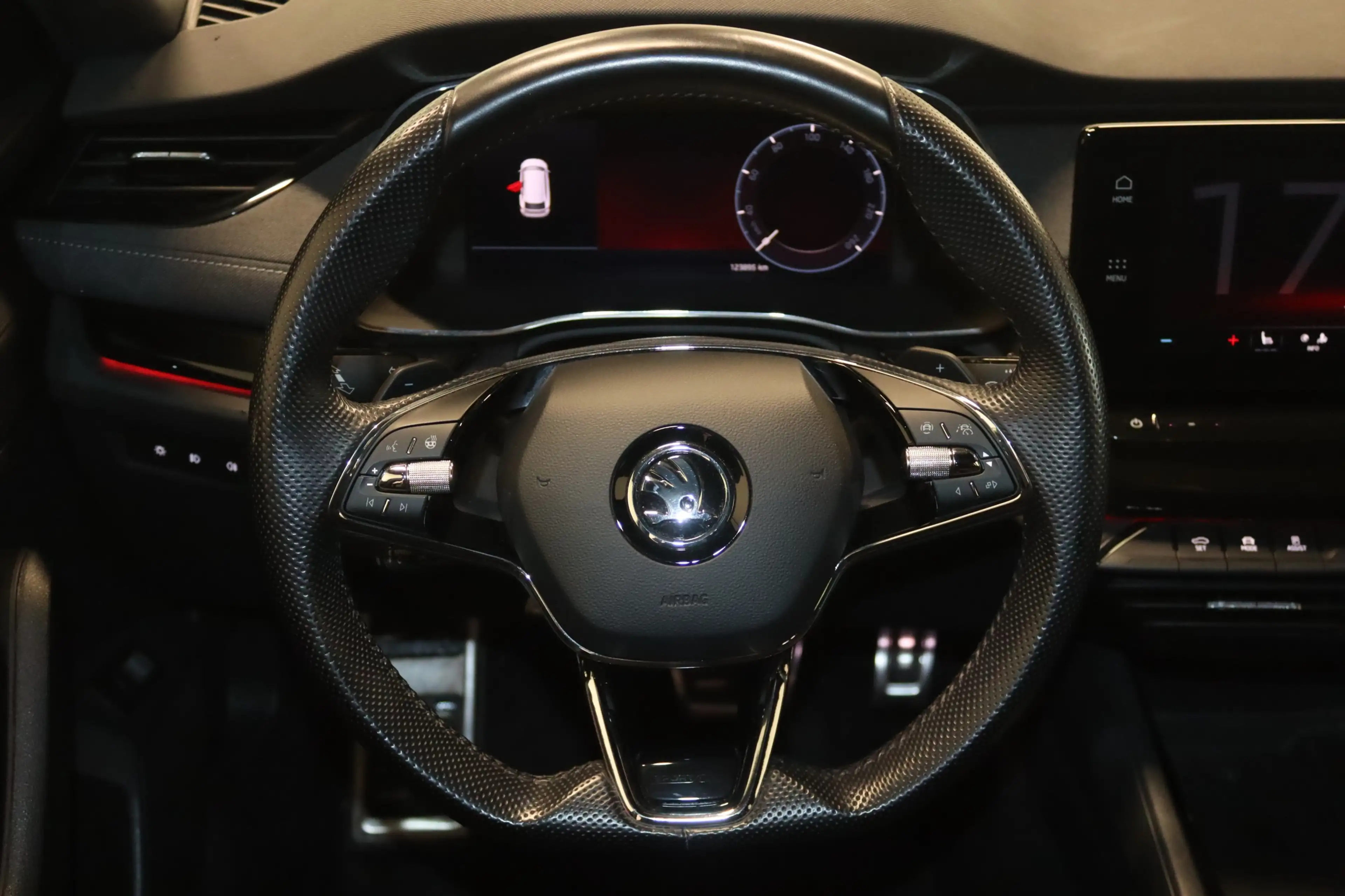 Skoda Octavia 2.0 TDI SportLine-NAV-MATRIX-VIRT-SHZ- — photo 5