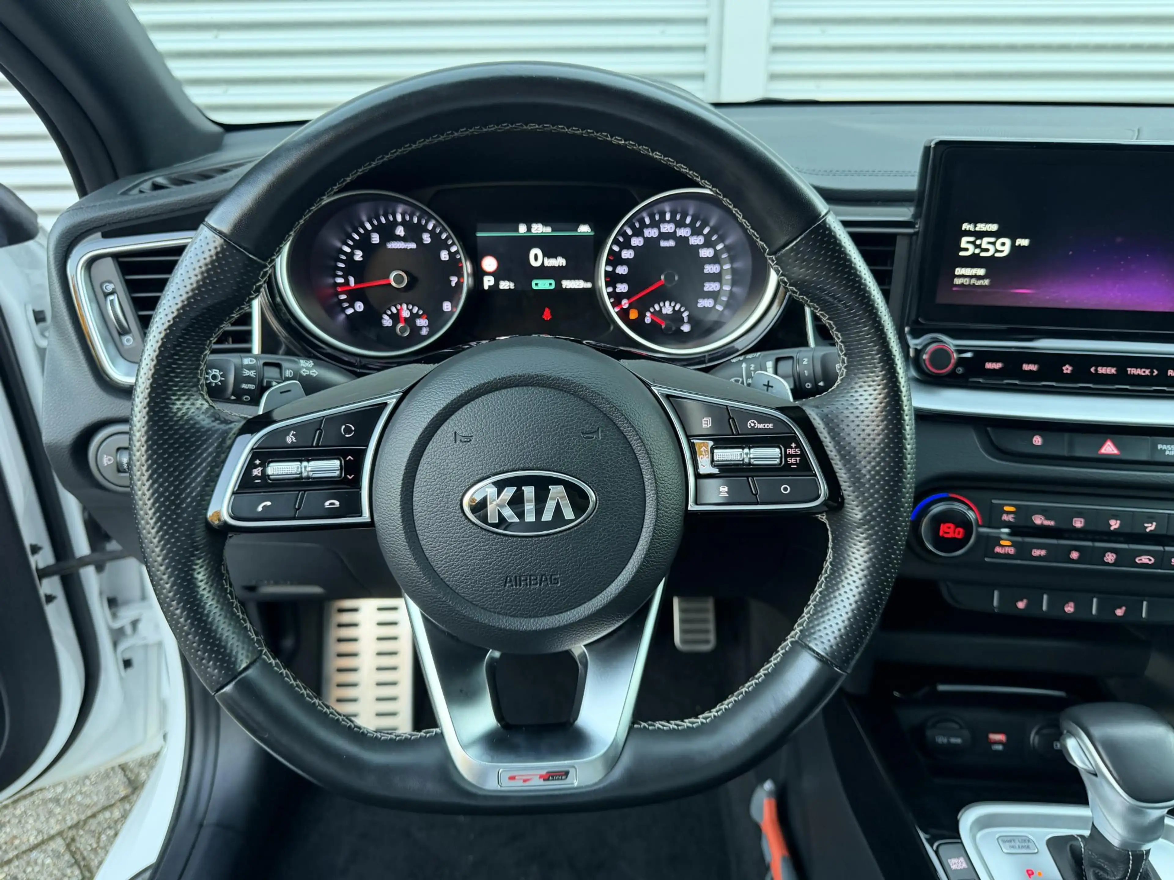 Kia Ceed SW / cee'd SW Sportswagon 1.5 T-GDi MHEV GT-Line Edition | Trekh — photo 14