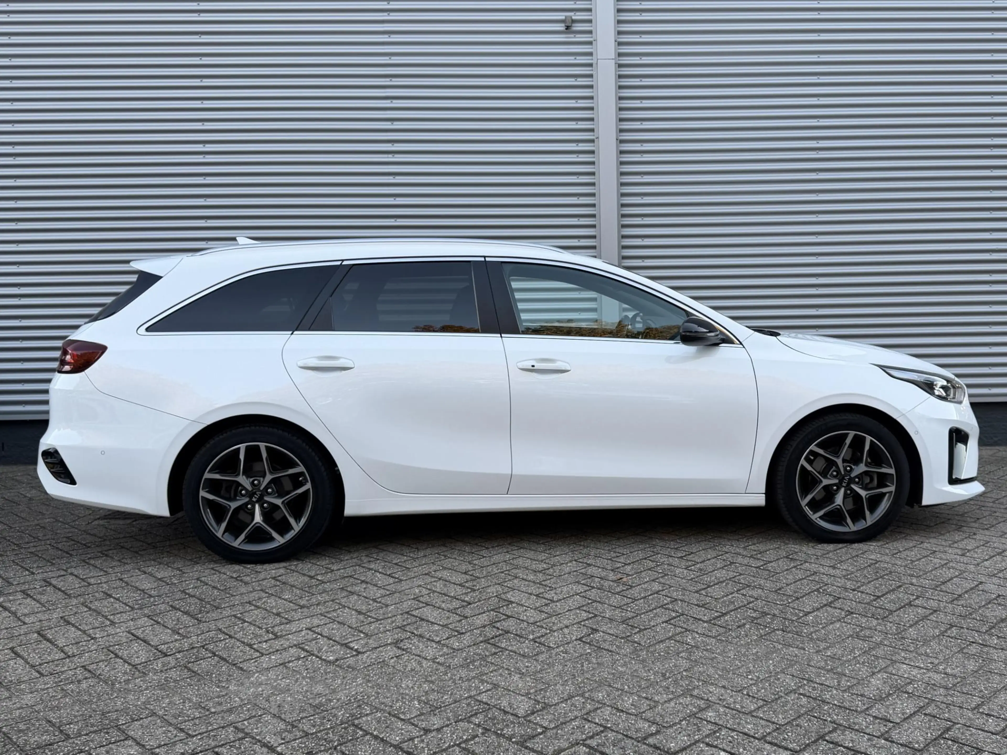 Kia Ceed SW / cee'd SW Sportswagon 1.5 T-GDi MHEV GT-Line Edition | Trekh — photo 6