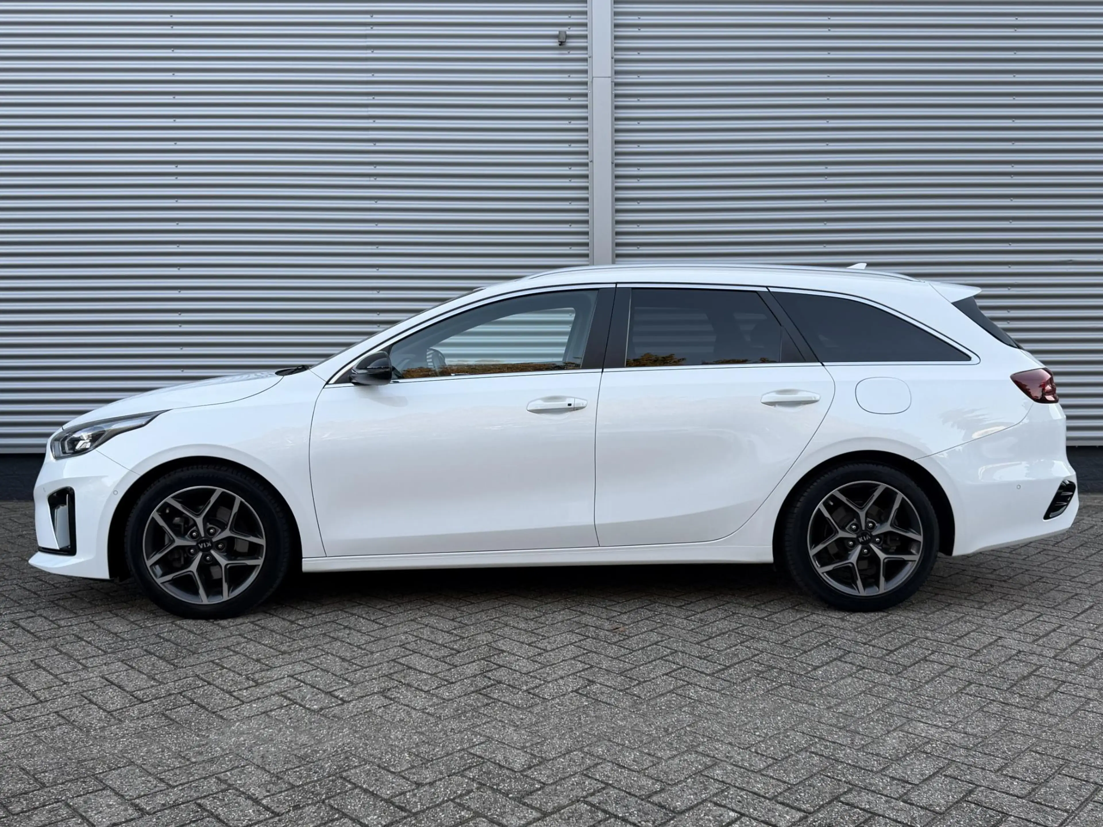 Kia Ceed SW / cee'd SW Sportswagon 1.5 T-GDi MHEV GT-Line Edition | Trekh — photo 2