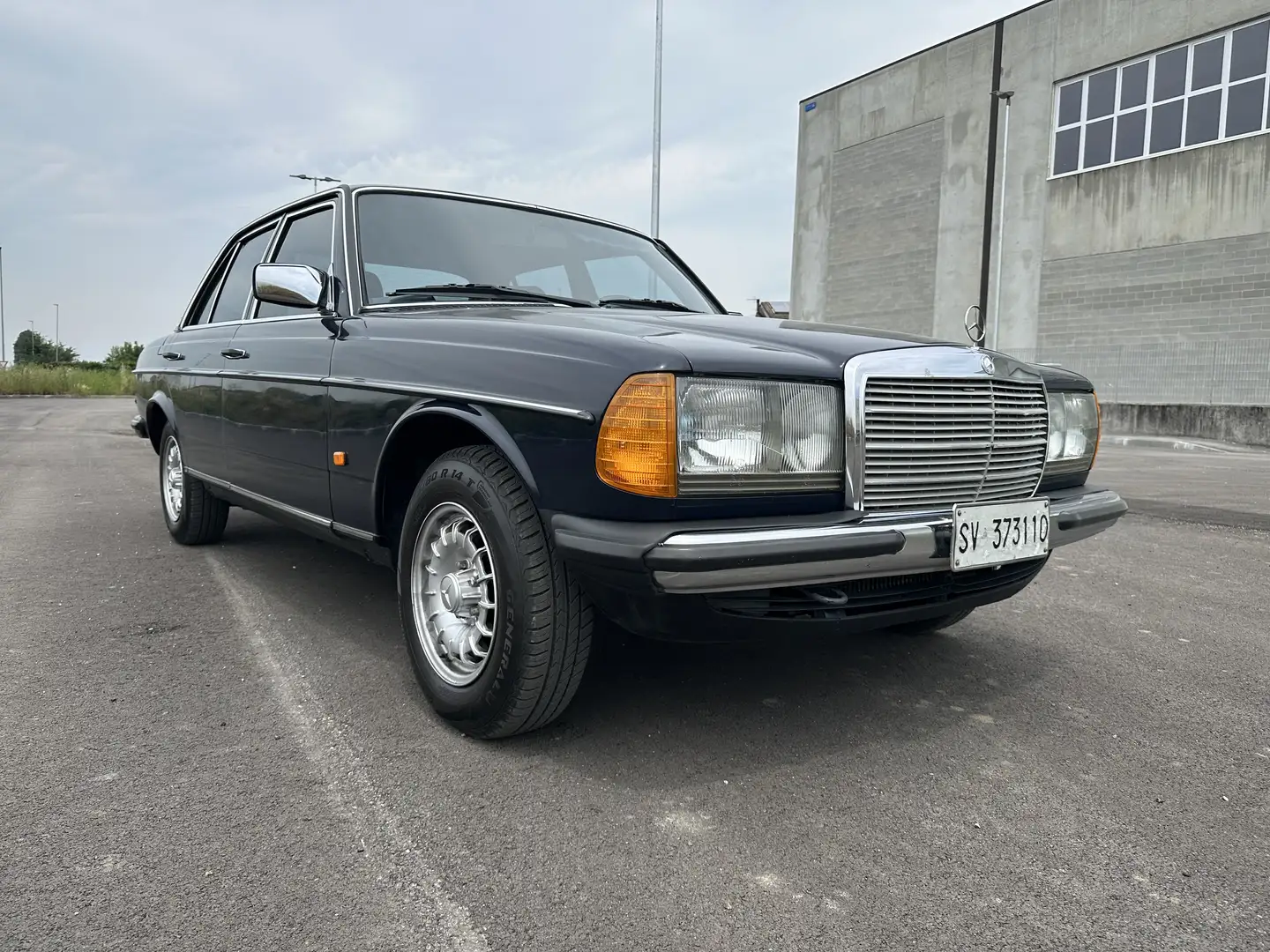 Mercedes-Benz 230 230 e - 2