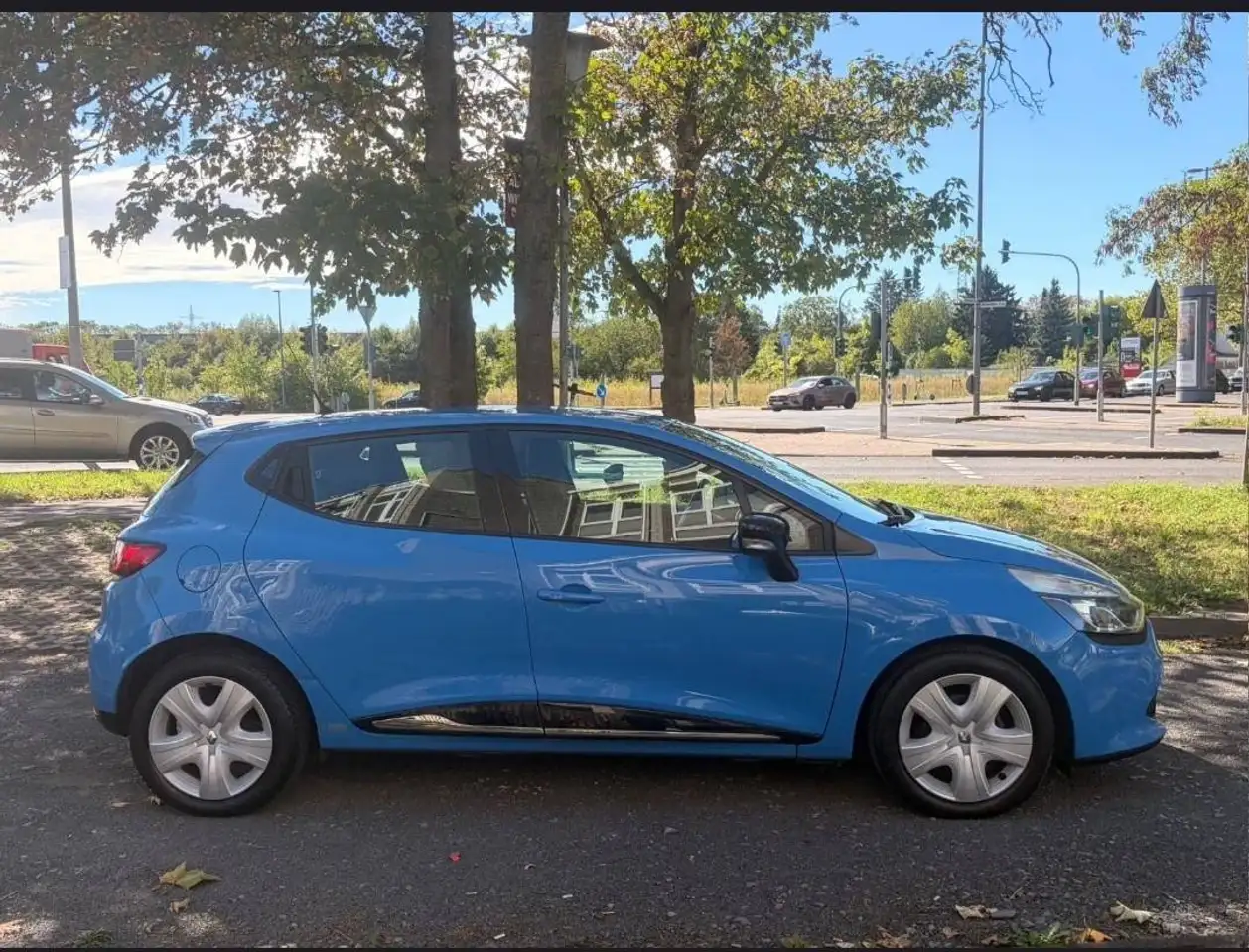 Renault Clio Citadine 3 portes — photo 3