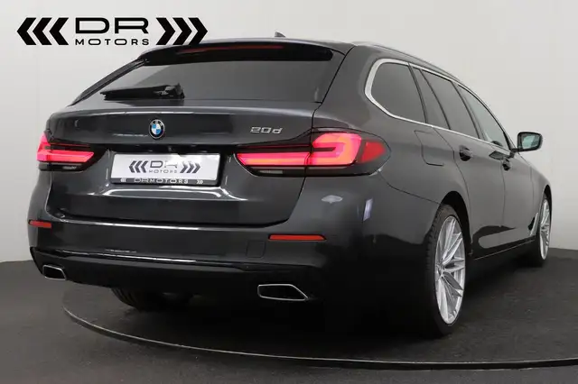 BMW 5 Series view 5