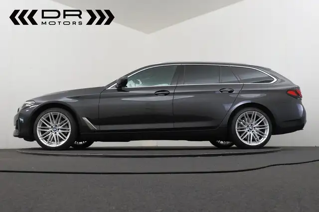 BMW 5 Series view 9