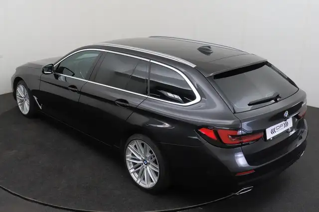 BMW 5 Series view 7