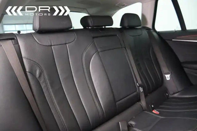 BMW 5 Series view 15
