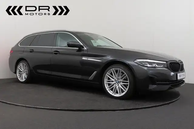 BMW 5 Series view 3
