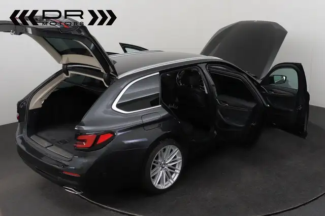 BMW 5 Series view 11