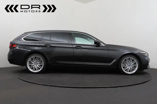 BMW 5 Series view 4