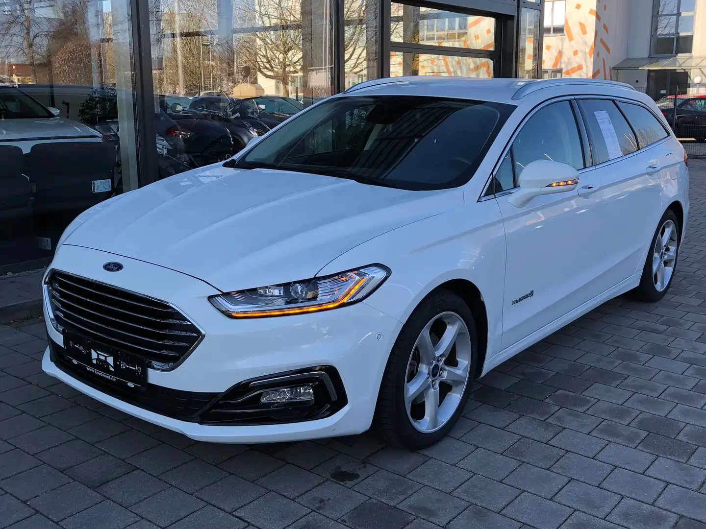 Ford Mondeo 998 Mondeo Turnier  2.0 Hybrid Titanium Weiß - 2
