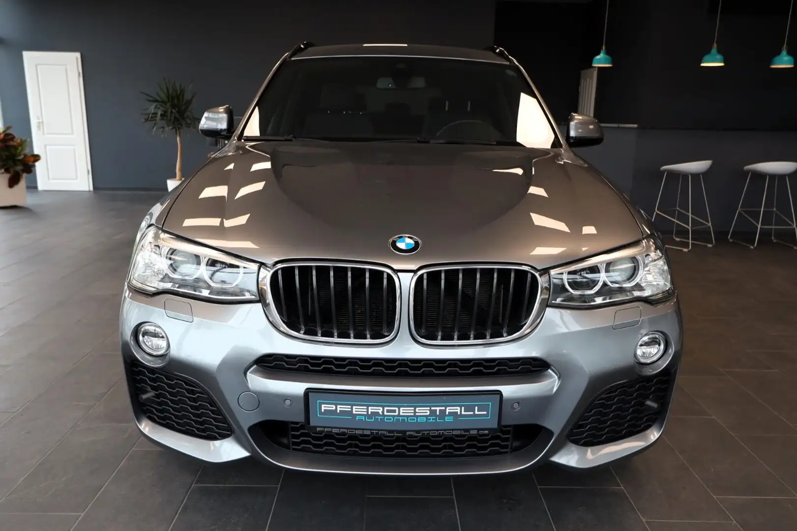 BMW X3 xDrive 20 d M Sport PDC KAM AHK Grau - 2
