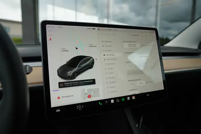 Tesla Model 3 view 22