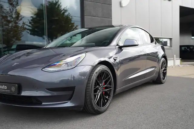 Tesla Model 3 view 5