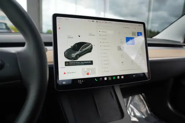 Tesla Model 3 view 20