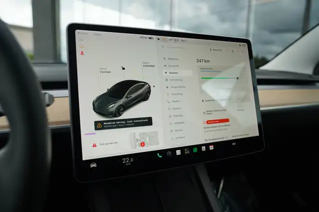 Tesla Model 3 view 21