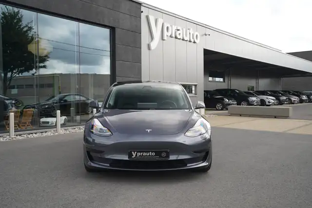 Tesla Model 3 view 3