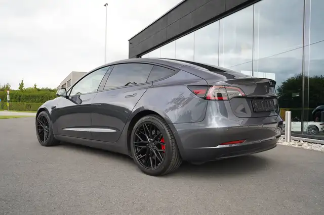 Tesla Model 3 view 6