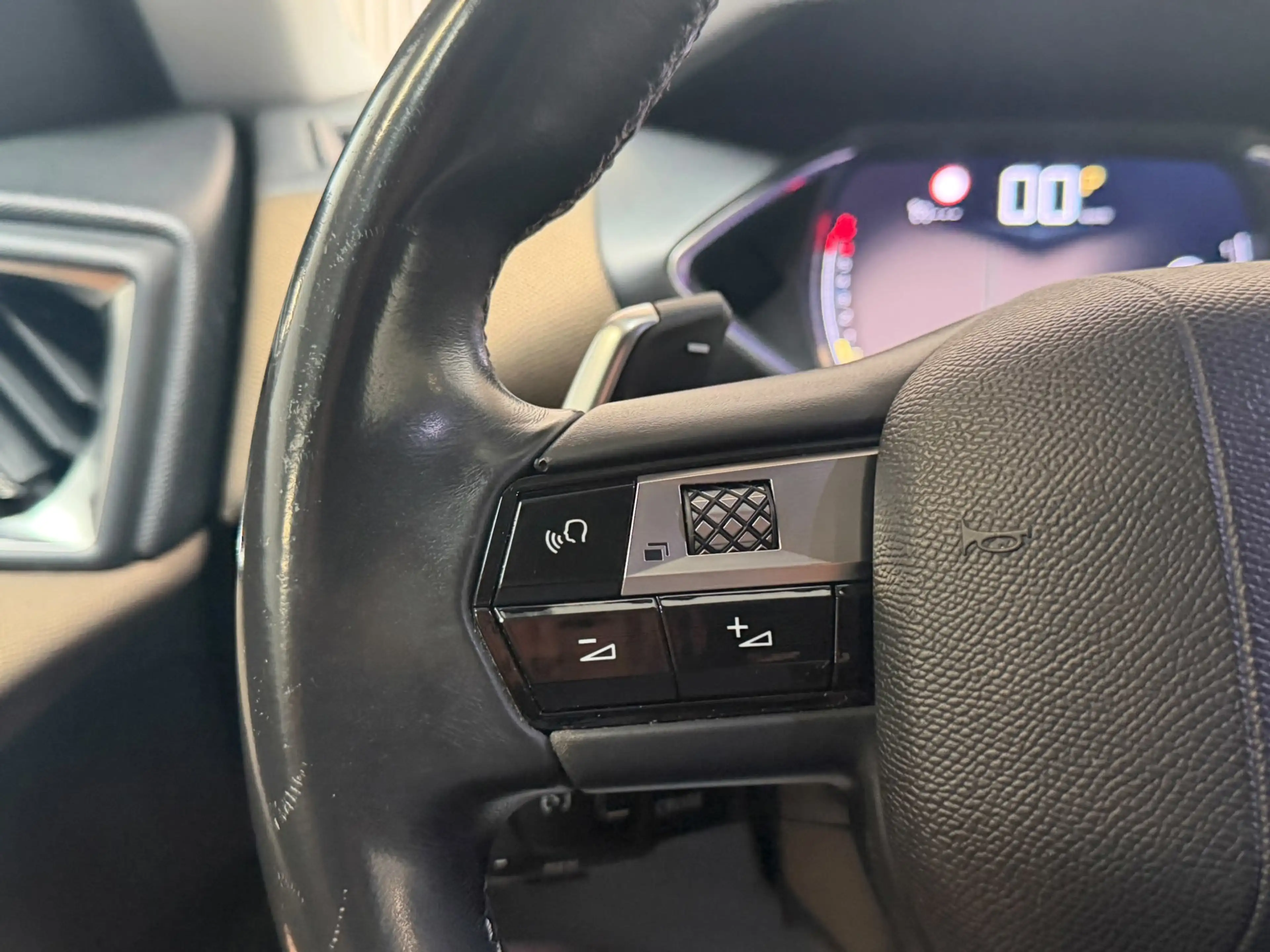 DS Automobiles DS 3 Crossback 1.2 PureTech Business - CARPLAY - NAVI - CAMERA — photo 9