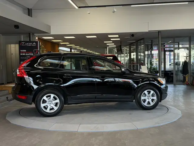 Volvo XC60 view 4