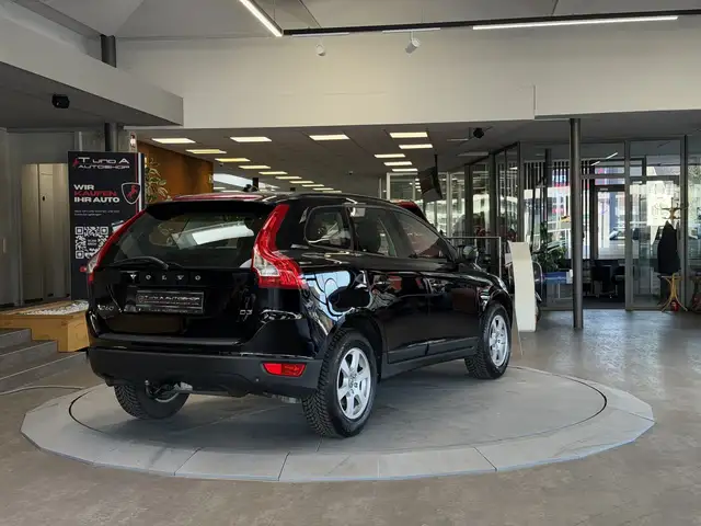 Volvo XC60 view 5