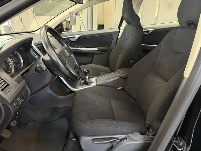 Volvo XC60 view 11