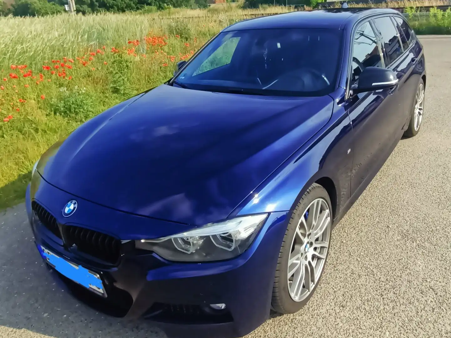 BMW 330 330d Touring Aut. Sport Line Blau - 1