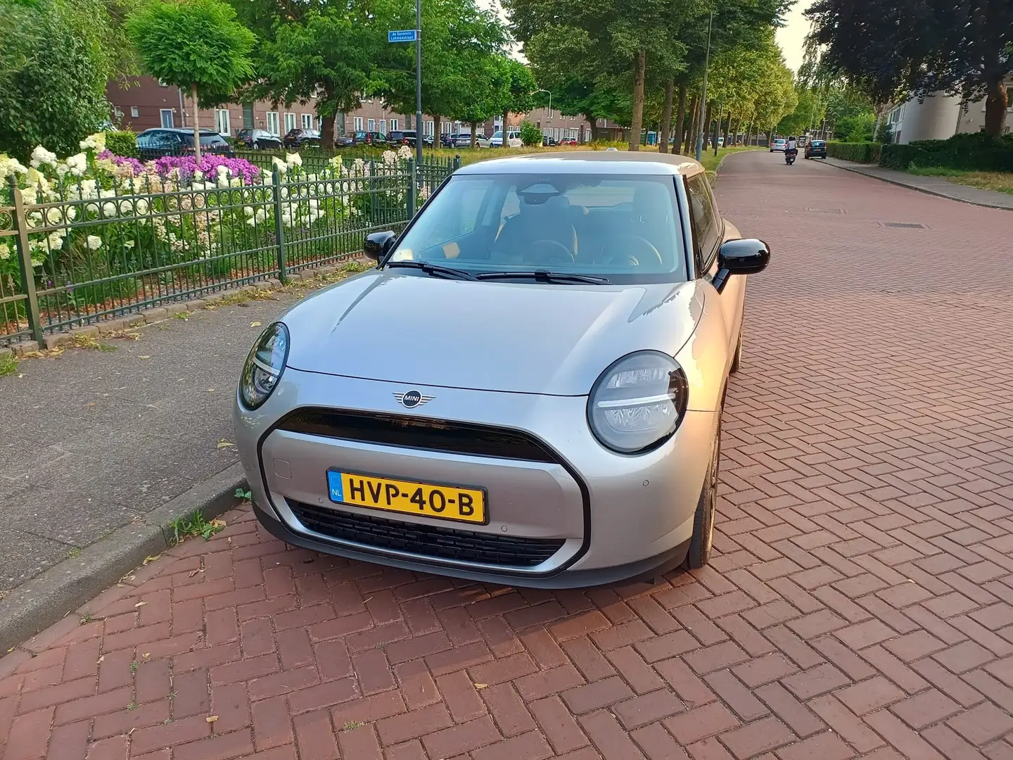 MINI Cooper Cooper E Es. 40.7kWh Srebrny - 1