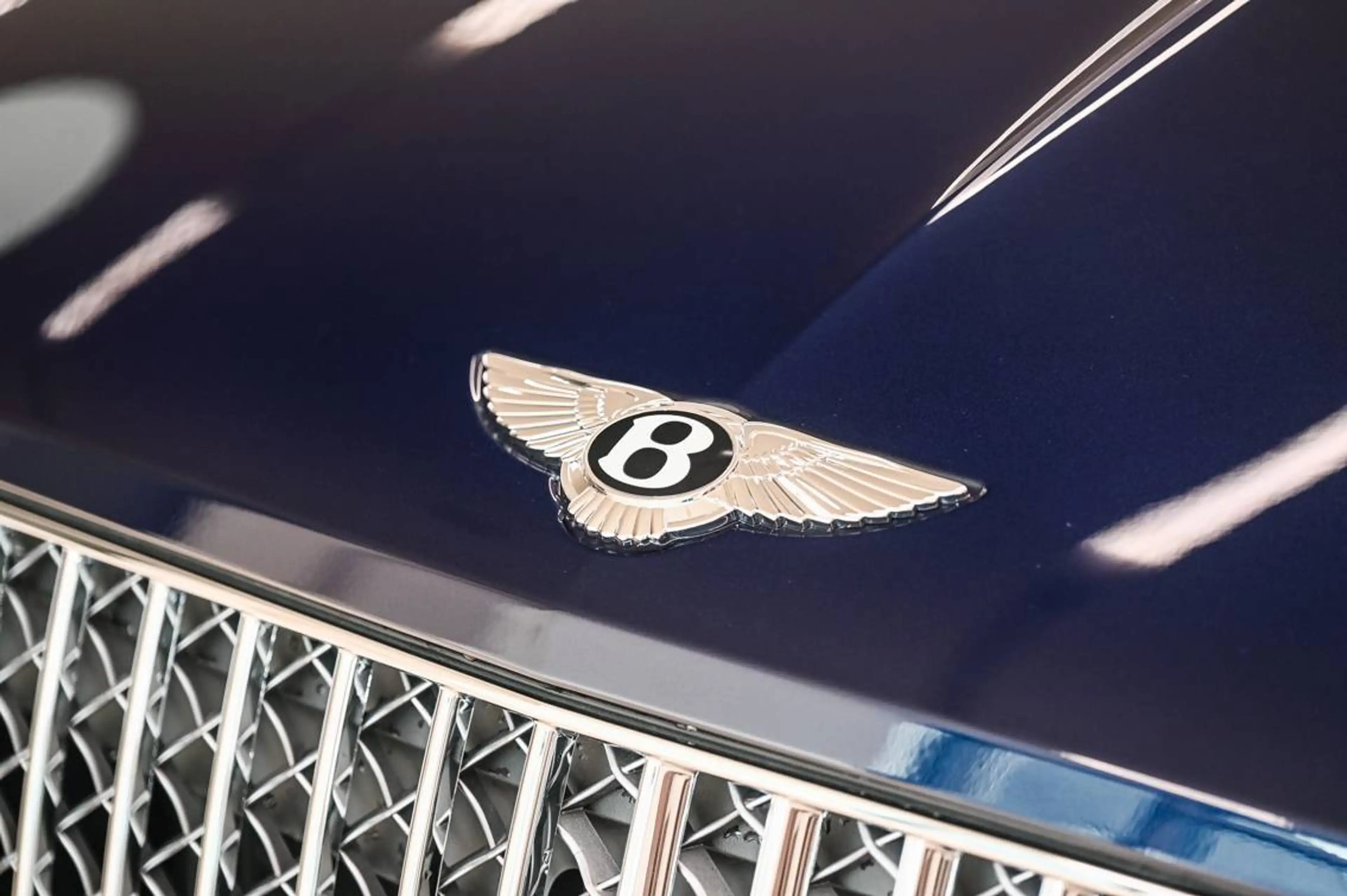 Bentley Bentayga Bentayga 3.0 Turbo V6 PHEV Atelier Edition — photo 12